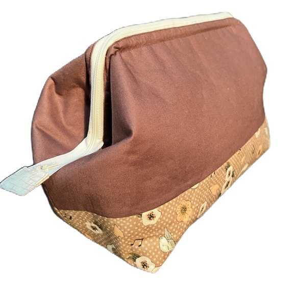 Big Cosmetic and Make-Up bag - Picture 3 of 11